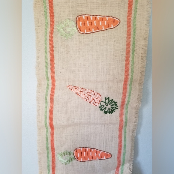 New Isaac Mizrahi Burlap Spring Easter Carrot Beaded Table Runner 14" X 72" - Picture 2 of 5